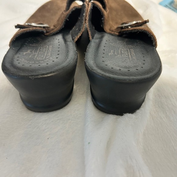 Fly Flot Suede Leather Clogs Comfort Buckle Slides Brown Shoes size 41/9 M - Picture 4 of 9